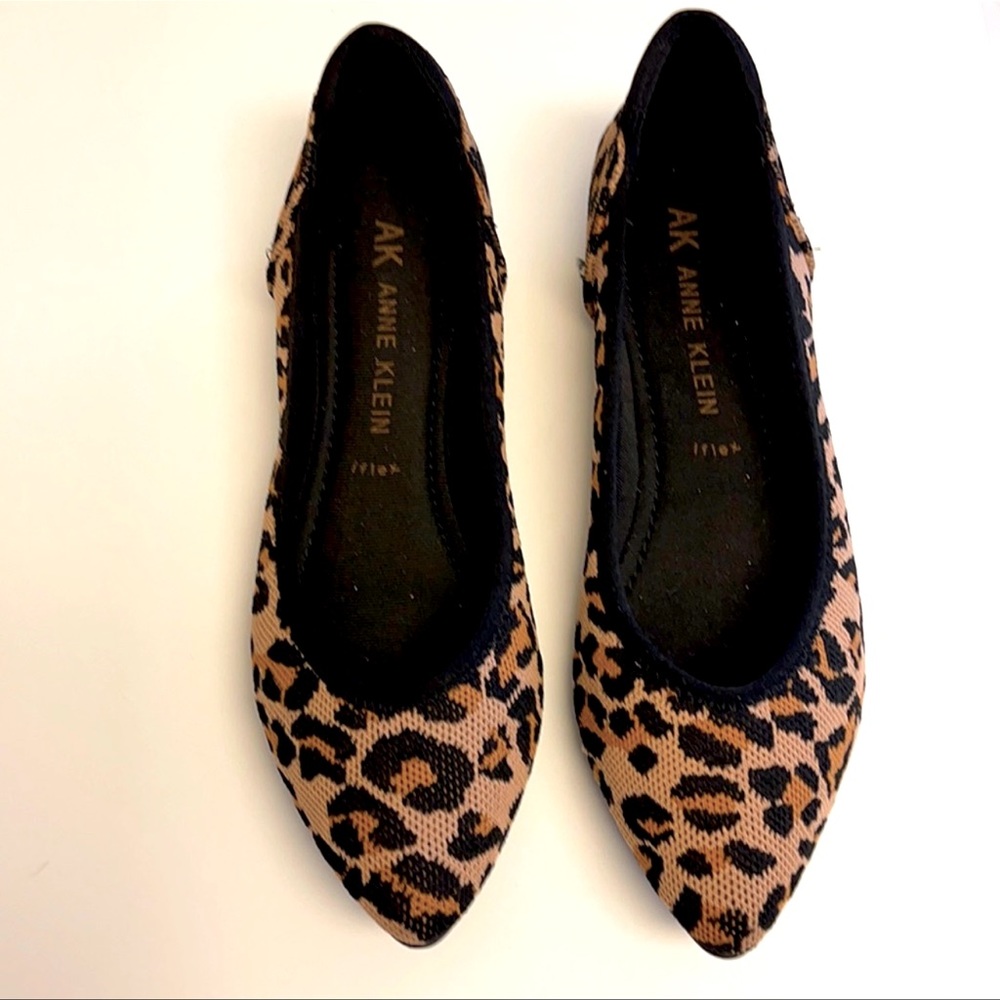 Anne Klein Leppard Flats NWOT 8 🐆